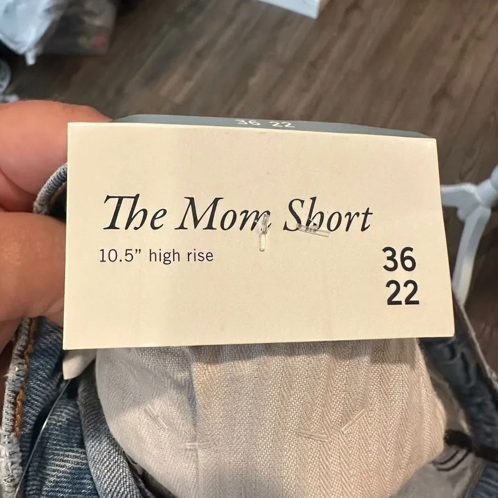 Abercrombie and Fitch, the Mom short size 22